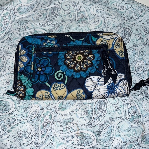 VERA Bradley small blue floral wallet - Picture 1 of 4